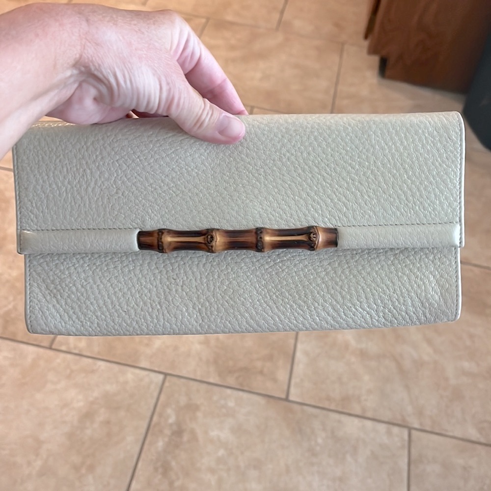 Gucci- Vintage white calfskin leather & bamboo Gucci  clutch. Perfect size!